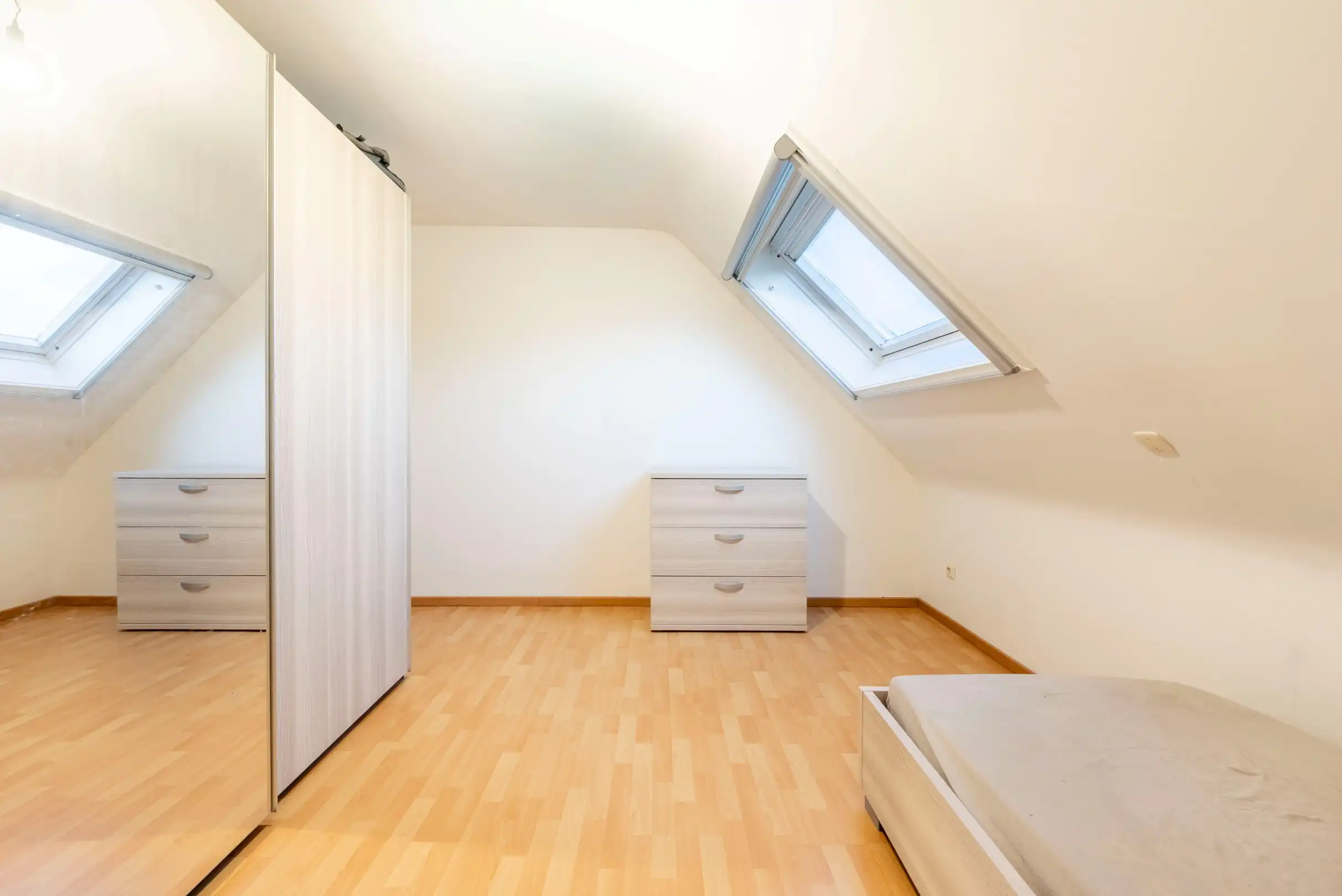 Goed onderhouden halfopen woning met 3 slaapkamers in rustige wijk. foto 12