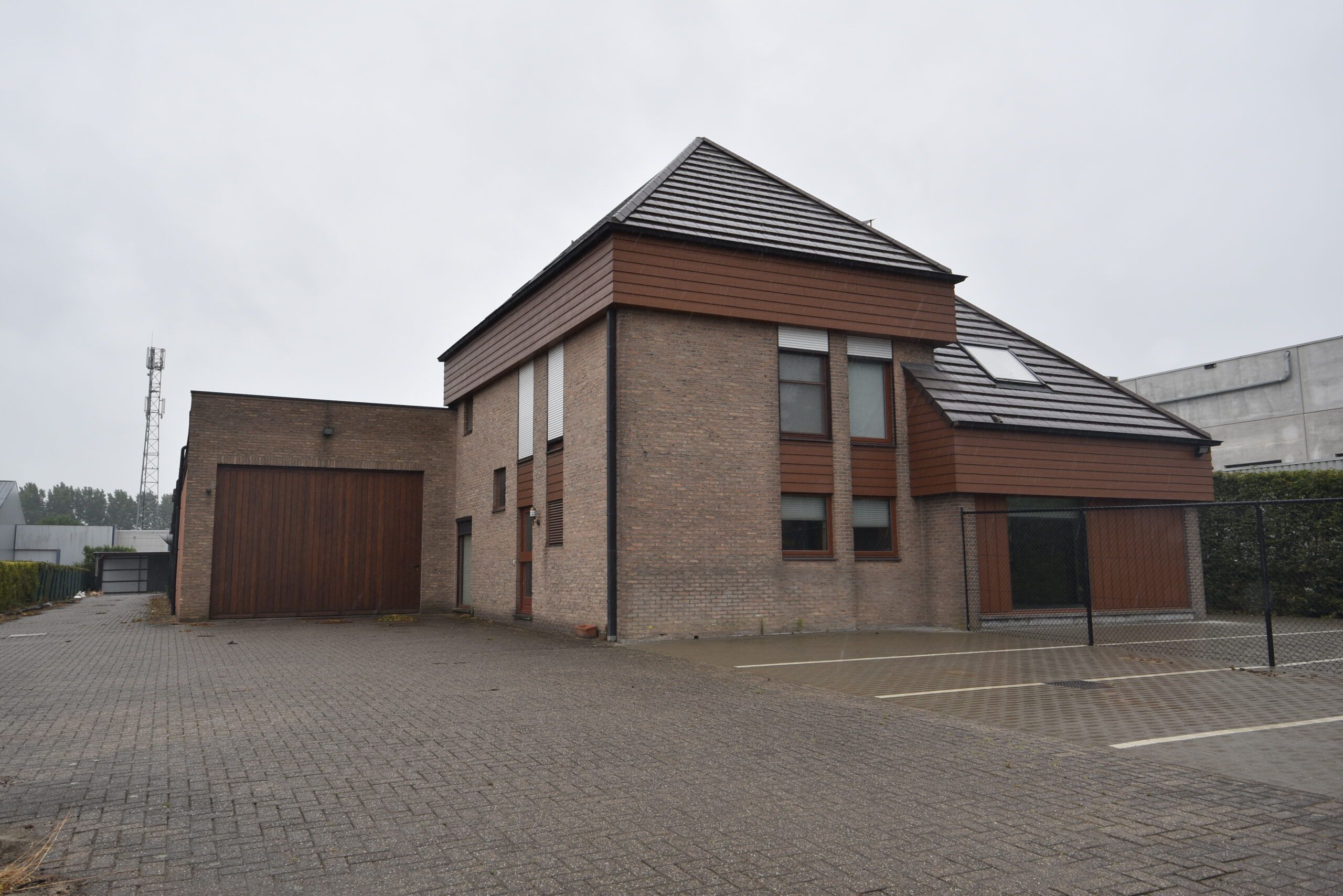 Bedrijfsgebouw met woonst in Verrebroek foto 3