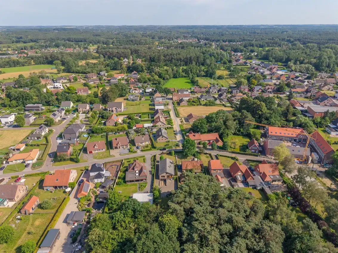 Retrokarakter, diepe tuin en bosgevoel achteraan foto 43
