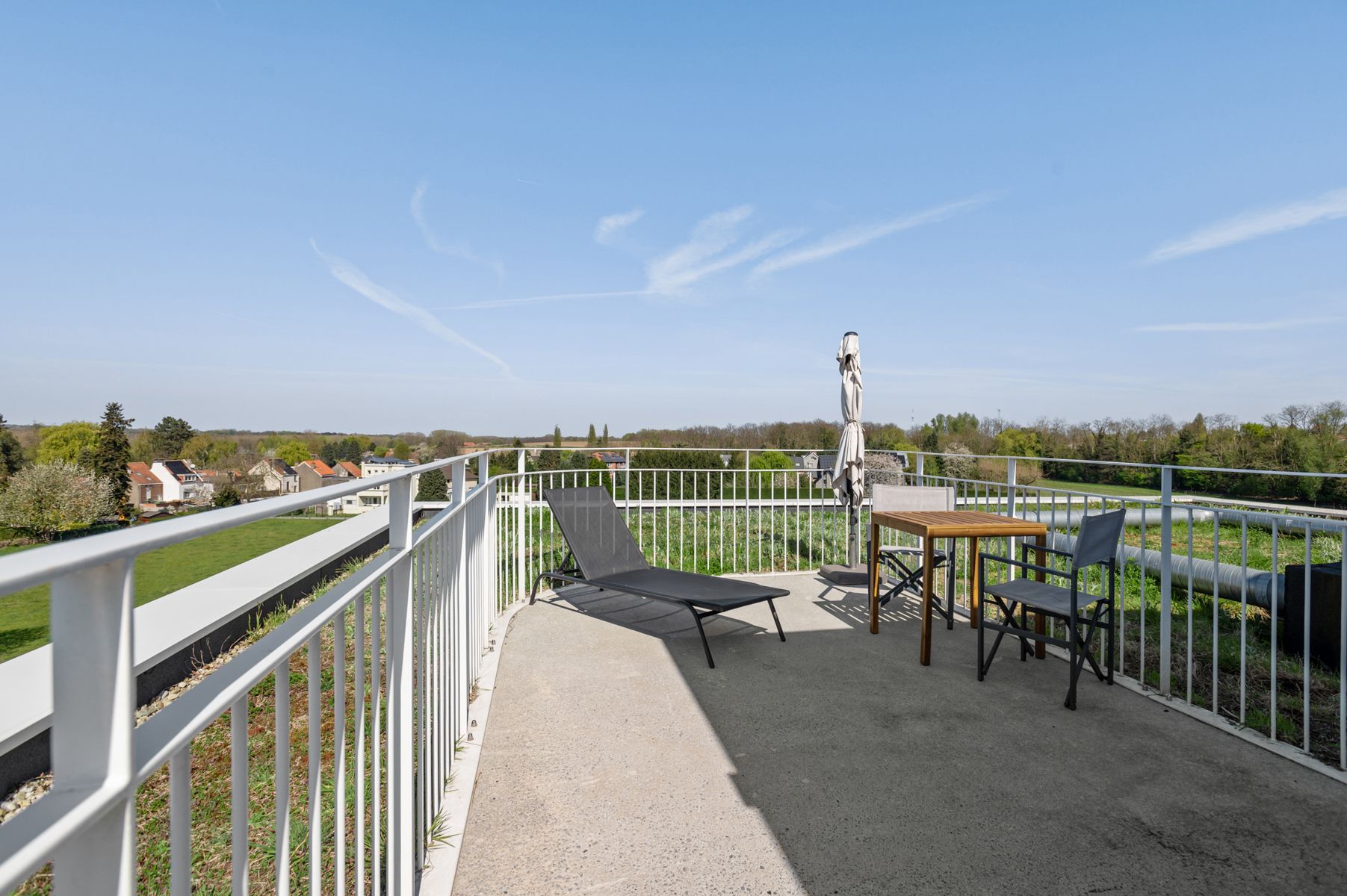Stijlvolle duplex met 2 kamers, zonnig terras & parking! foto 12
