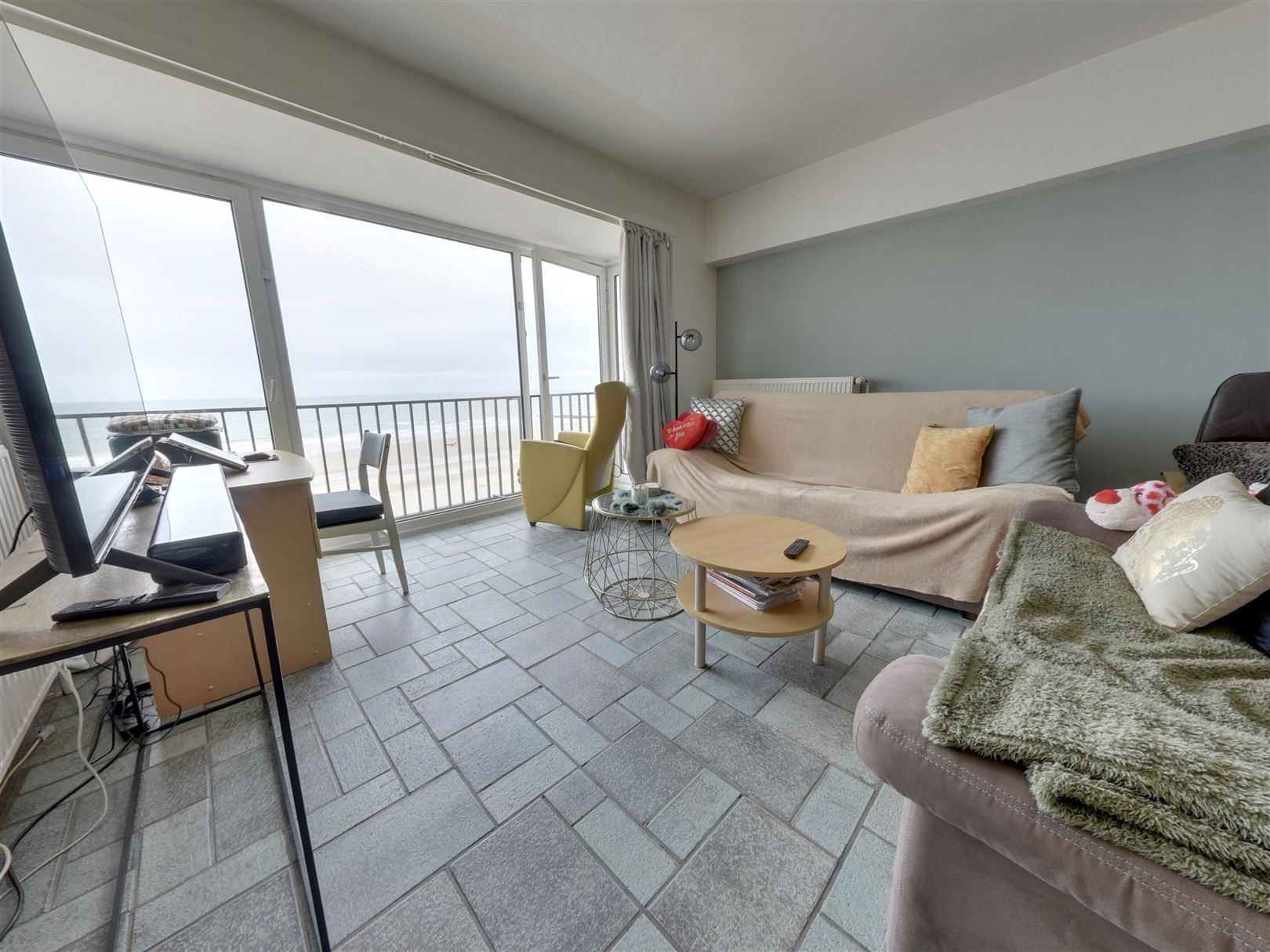 appartement met zeezicht foto {{pictureIndex}}