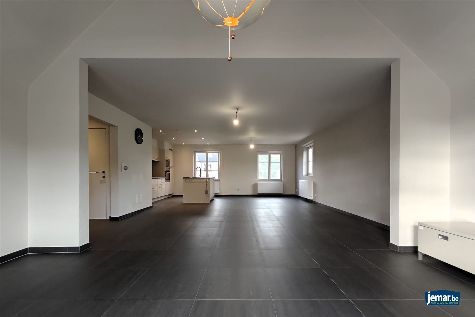 Ruime duplex (197m²) in een residentiële woonwijk te Munsterbilzen foto 2