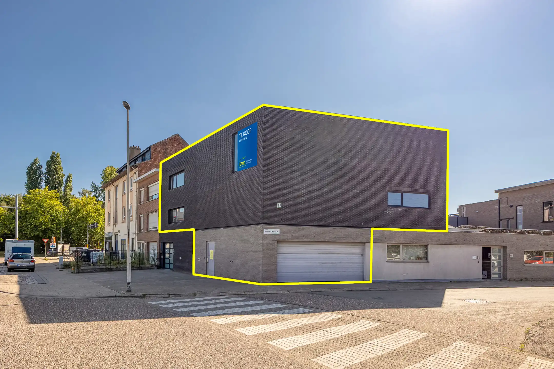 Kantoorgebouw te koop te Antwerpen Deurne!  foto {{pictureIndex}}