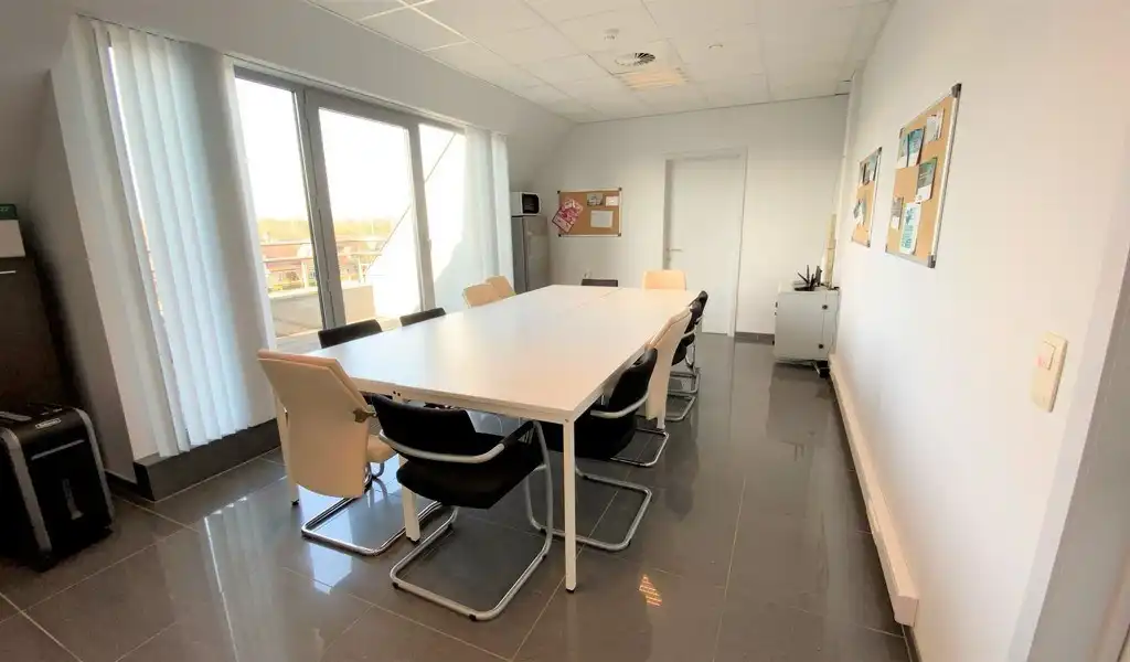 Ingedeelde kantoorruimte te huur in Brugstraat in Aalter foto 7