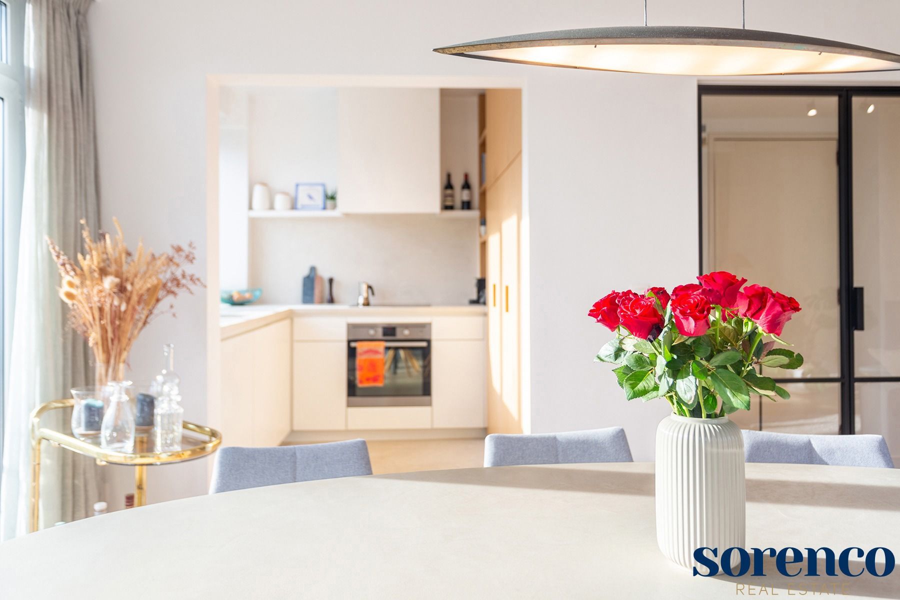 Ruim en licht instap klaar 2 slaapkamer appartement! foto 11
