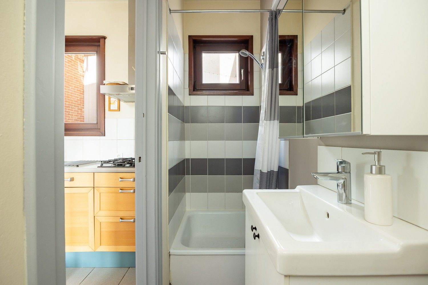 Kleinschalig opbrengsteigendom met 3 ruime appartementen op toplocatie foto 20