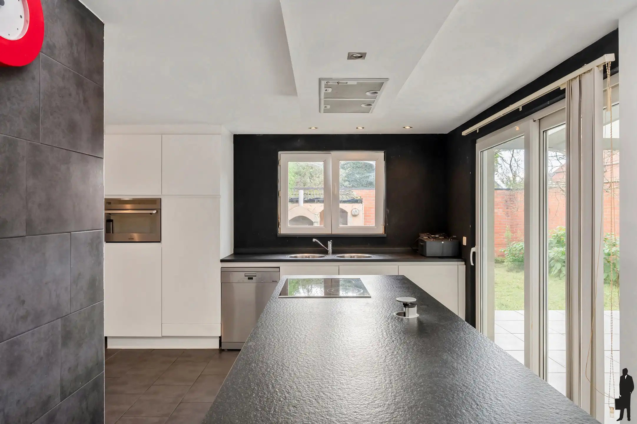 Op te frissen HOB pal in centrum! foto 13