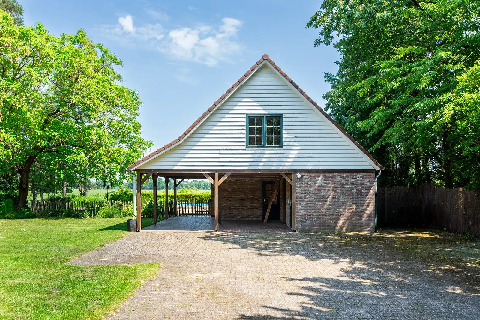 Charmante villa met zwembad en kantoor foto 28