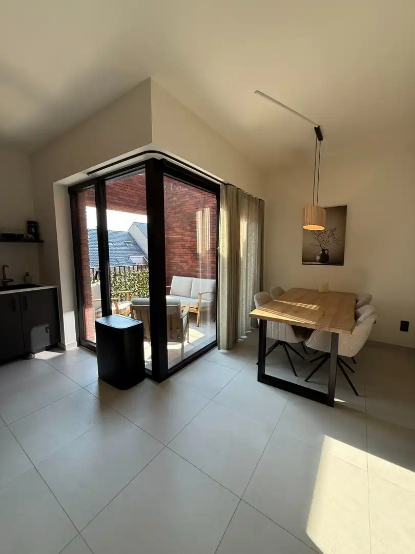 Prachtig instapklaar en energiezuinig appartement met 2 slaapkamers en terras te Pelt. foto 9