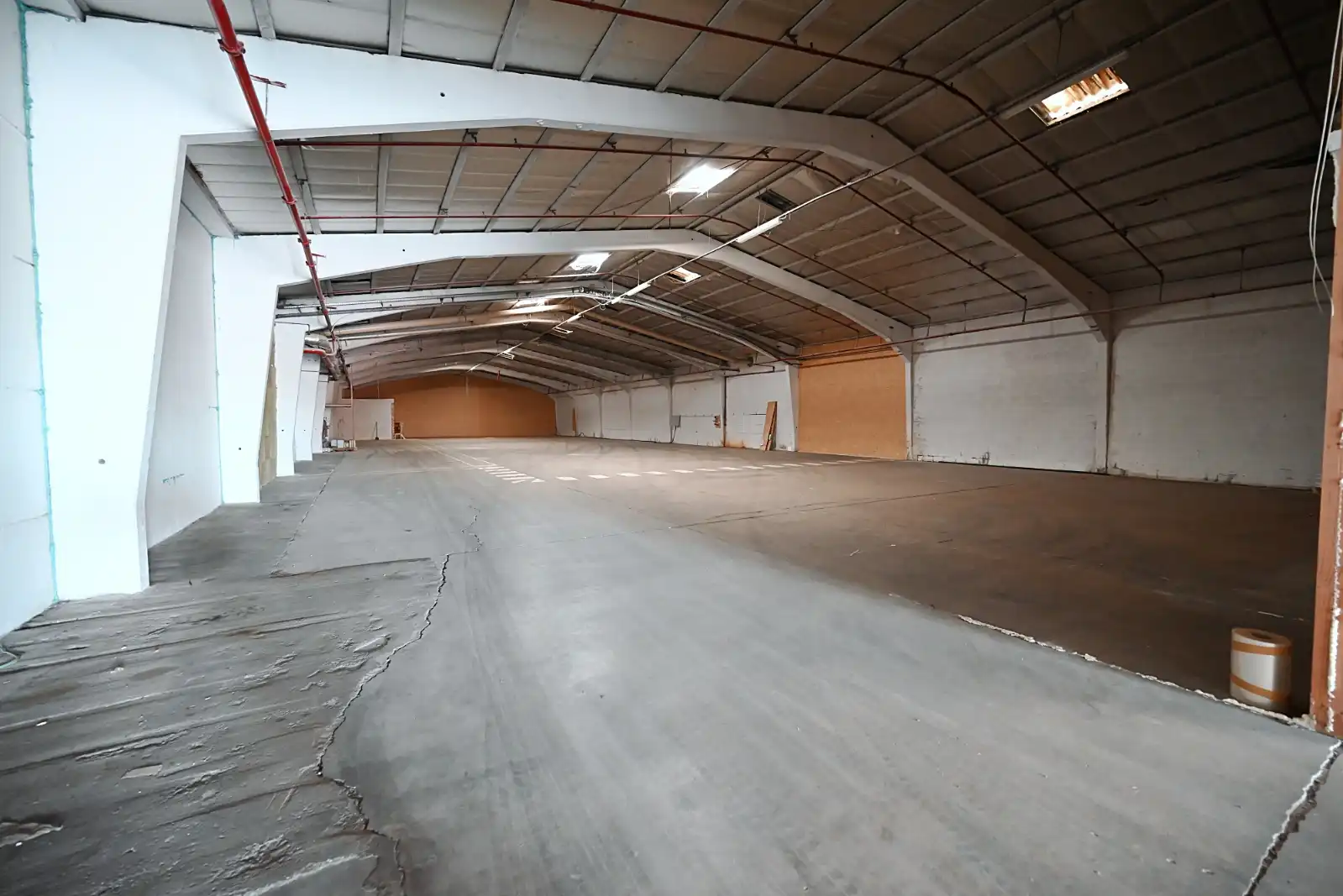 Magazijn/opslagruimte te huur met een oppervlakte van 1500m2! foto 3