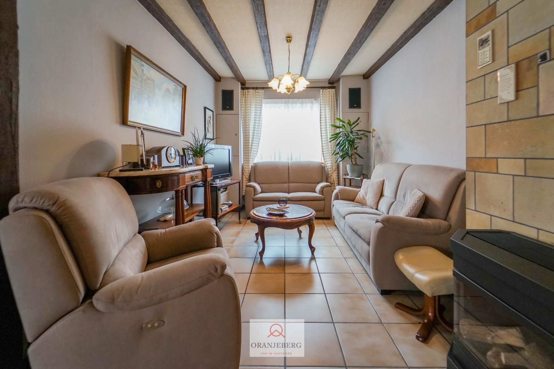 COMPROMIS IN OPMAAK! Charmante halfopen woning met oprit, tuin én garage te koop nabij UZ foto 5