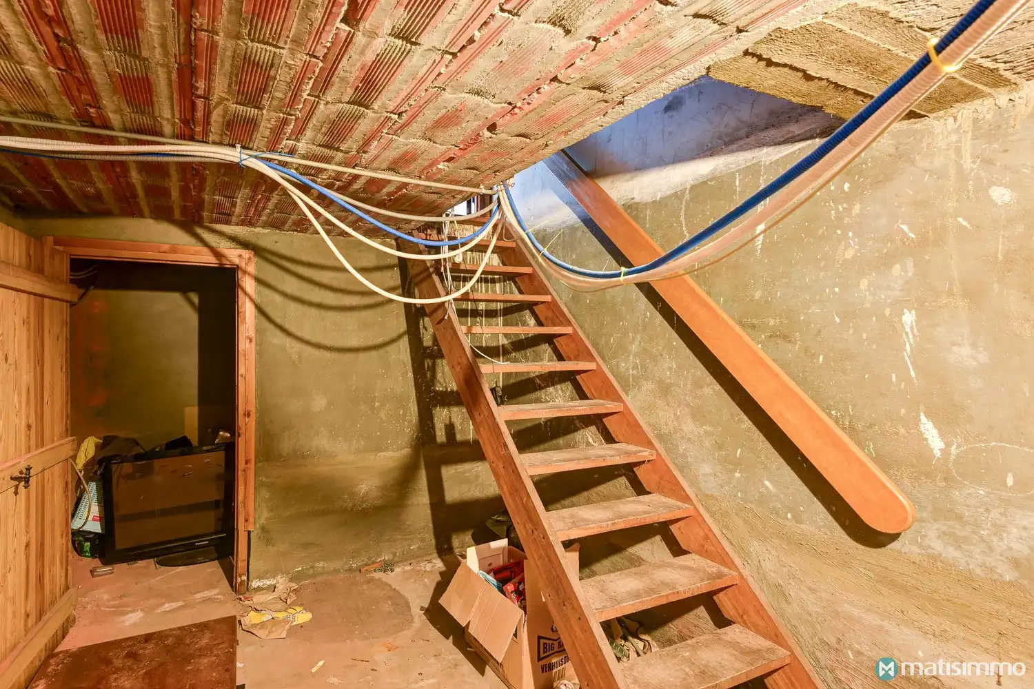 ZEER RUIME&nbsp;TE RENOVEREN&nbsp;GEZINSWONING MET 4 SLAAPKAMERS EN BIJGEBOUW VAN +- 100 M2&nbsp;OP PERCEEL VAN 1HA 29A 93CA IN DIEPENBEEK foto 37