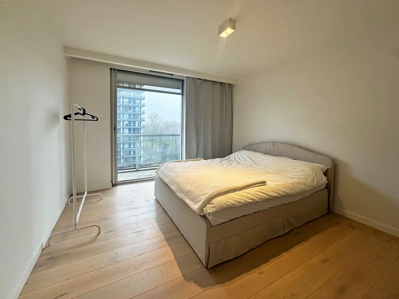 Gerenoveerd 1 slaapkamer appartement met groot terras te Berchem! foto 8