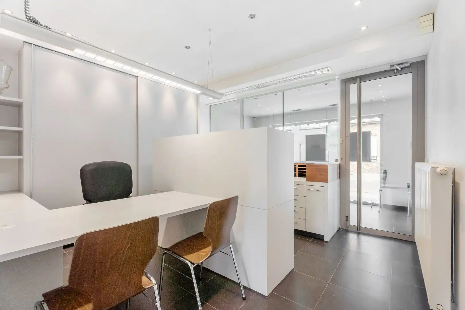 Centraal gelegen handels(woning) met garage op 369m² in Merkem! foto 5