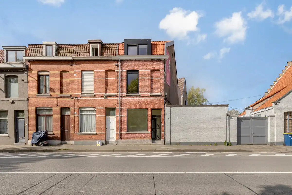 Instapklare totaalrenovatie met 3 slaapkamers in Kortrijk! foto {{pictureIndex}}