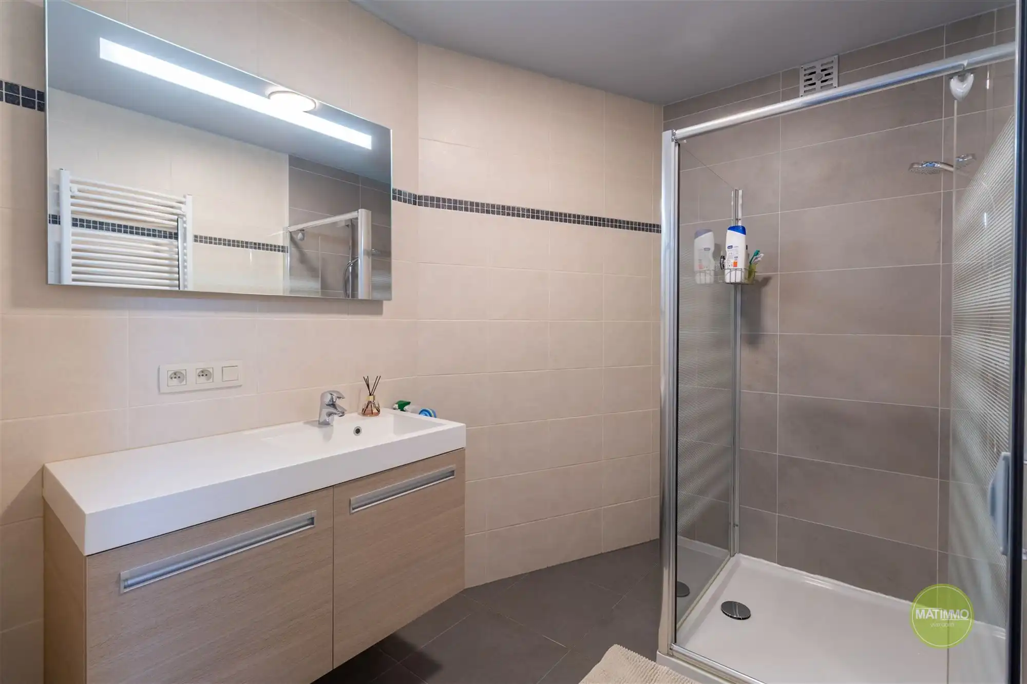 RUIM EN MODERN GELIJKVLOERS APPARTEMENT IN MEERHOUT  foto 11