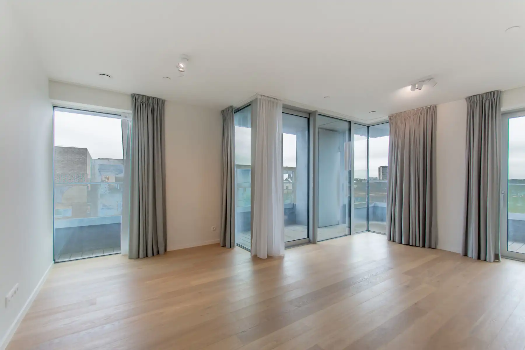 Gezellig 2-slaapkamer app. met groot terras foto 2