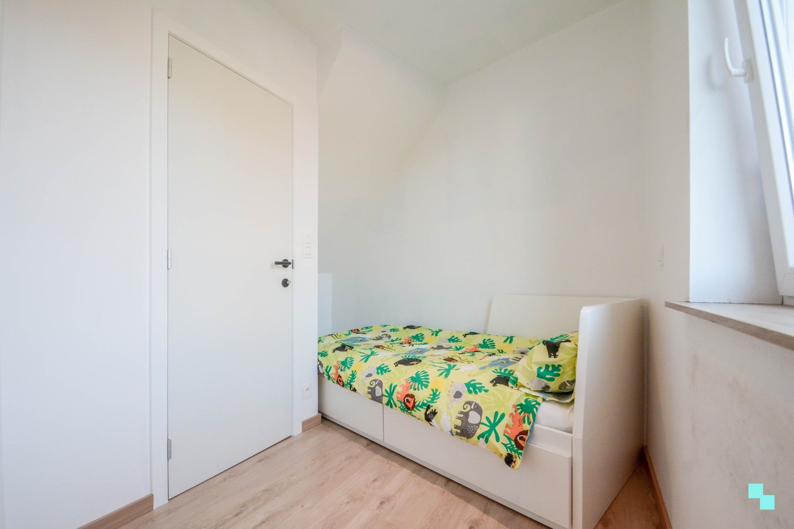 Gesloten bebouwing in hartje Izegem foto 18