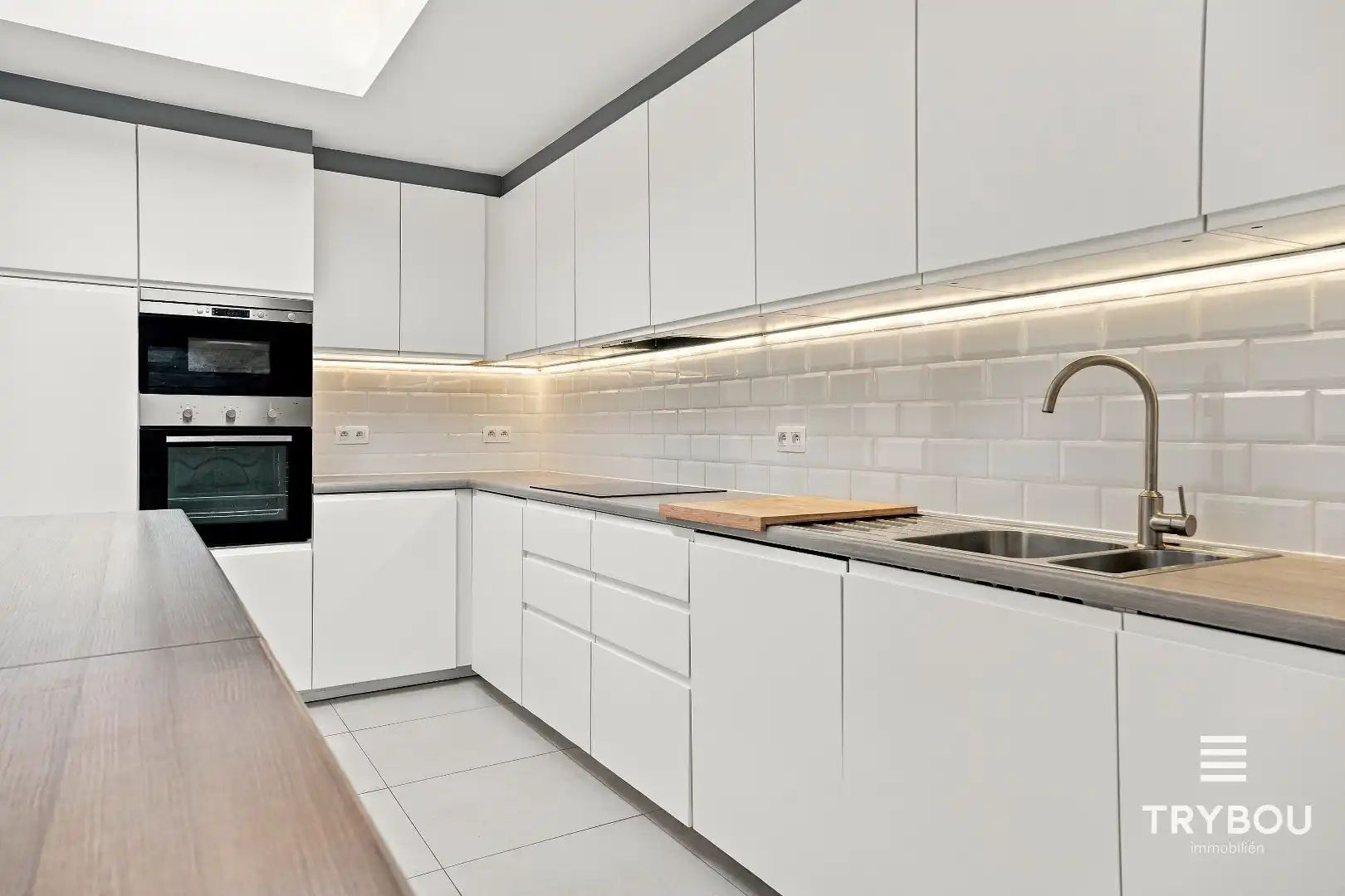 Ruime rijwoning in het centrum van Ieper! foto 10