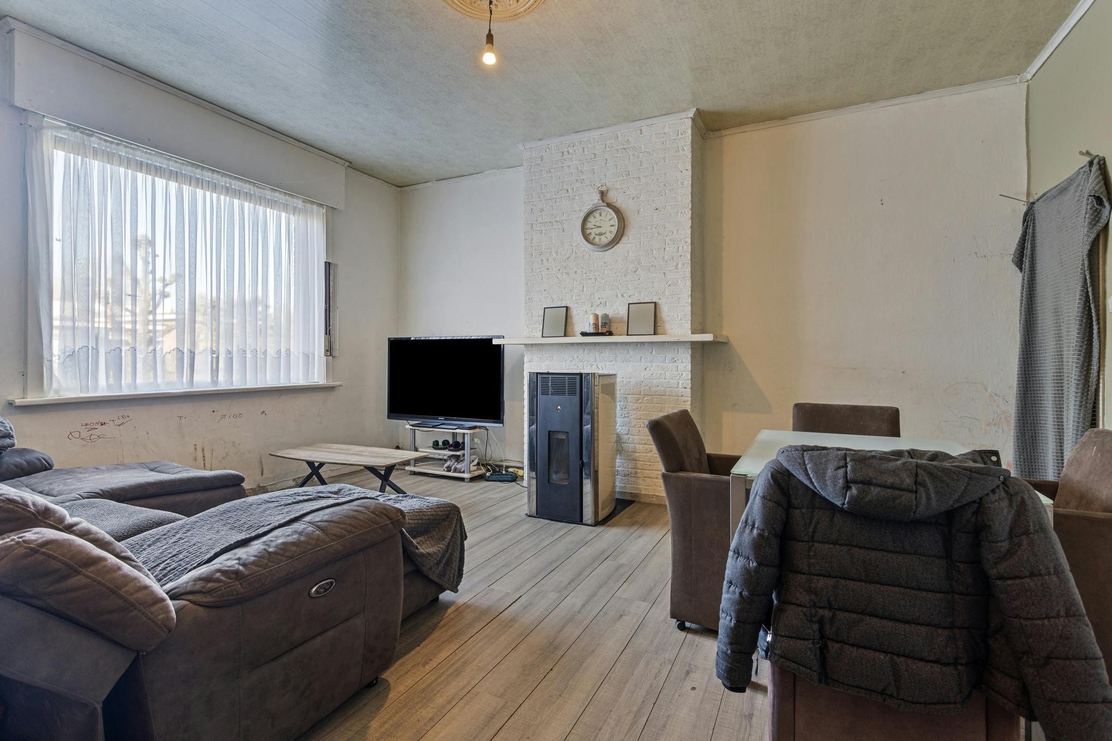 Huis te koop in Ieper met 3 kamers, tuin en garage foto 4