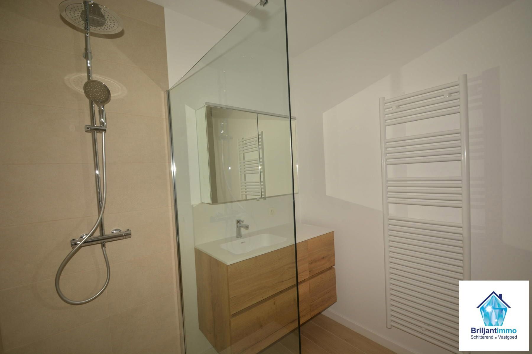 Ongelooflijk tof BEN appartement incl staanplaats en terras foto 11