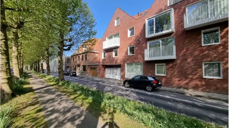 Recent 1-slaapkamerappartement met AUTOSTANDPLAATS te koop in Kristus-Koning Brugge foto {{pictureIndex}}