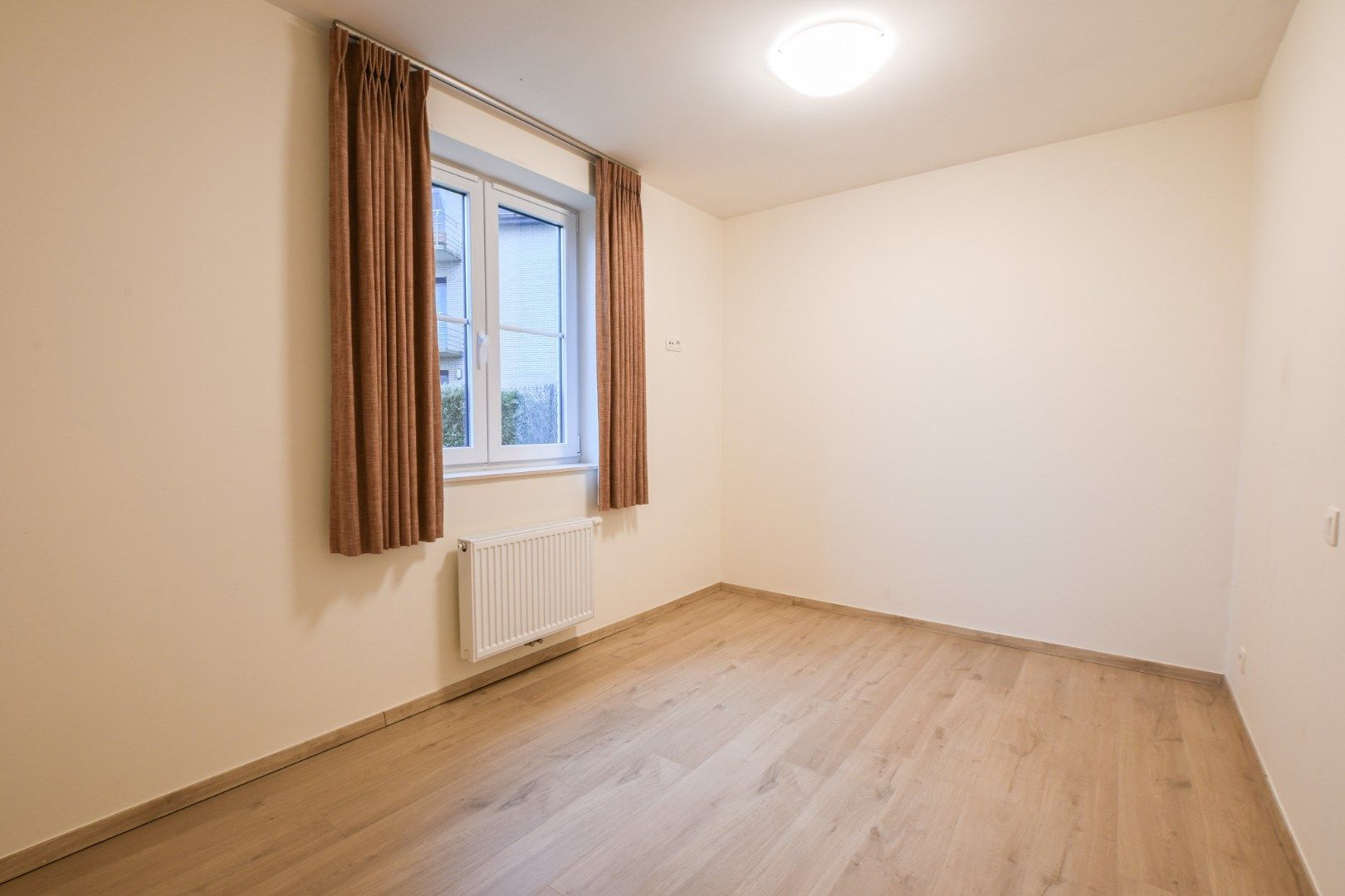 Gelijkvloers appartement te huur met 2 slaapkamers en ruime tuin!  foto 13