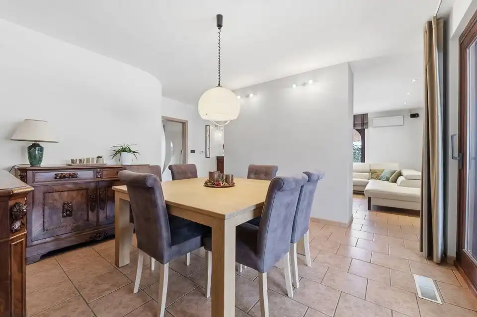 EXCLUSIEVE GEZINSWONING MET RUIME TUIN, 252M² WOONCOMFORT EN TOPLIGGING IN SINT-TRUIDEN foto 13