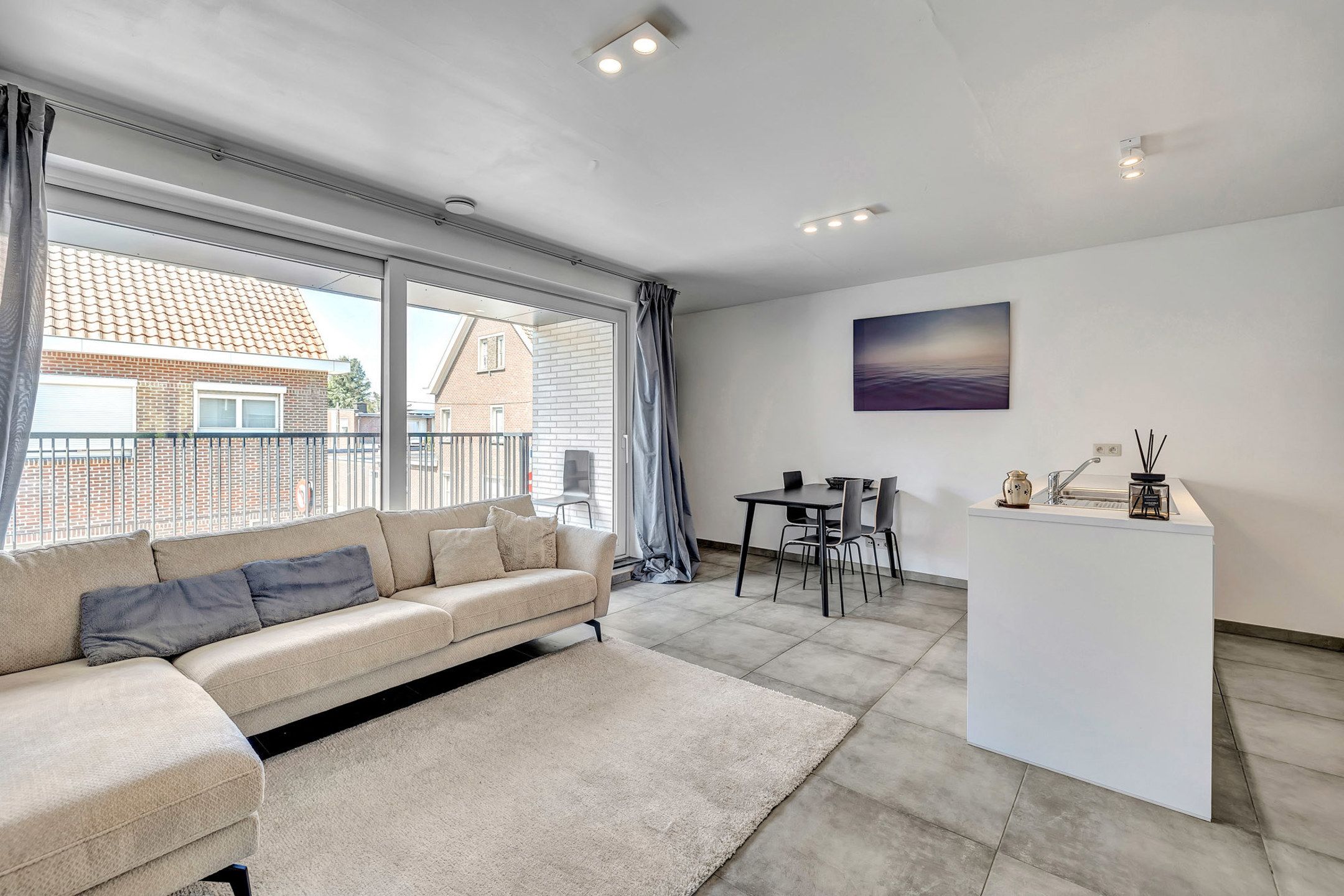 Instapklaar appartement centrum Deinze – ideaal als eigen stek of investering! foto 3