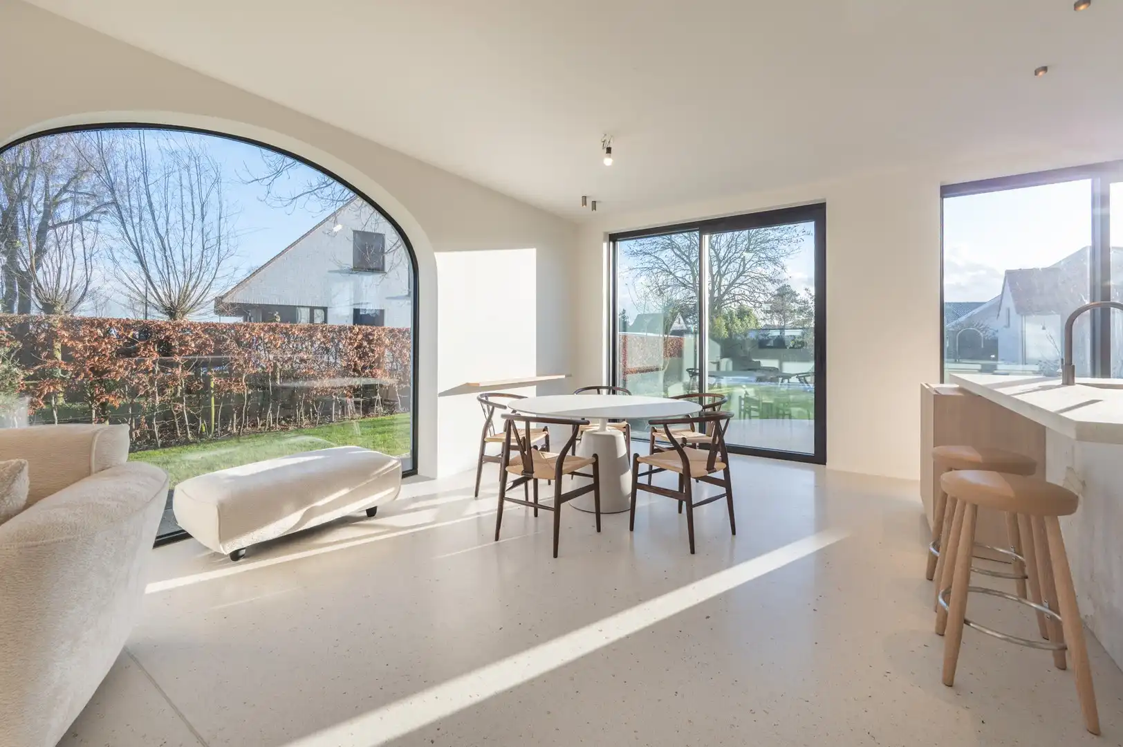 Instapklare nieuwbouwvilla met 5 slaapkamers en zuidgerichte tuin foto 2
