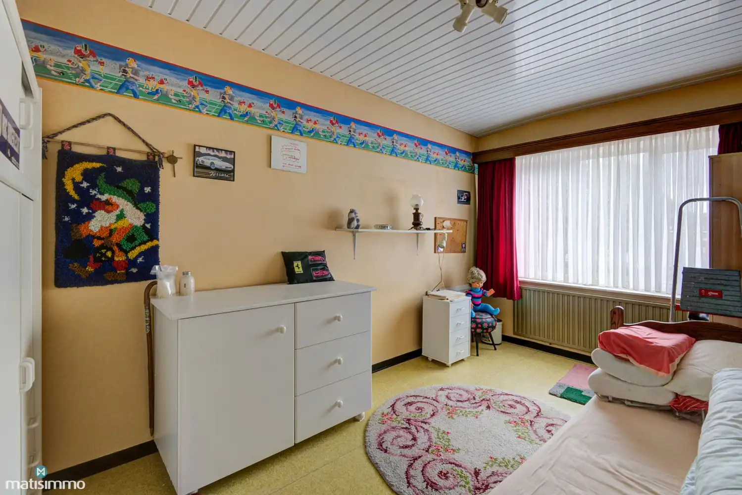 ZEER RUIME WONING MET 5 SLAAPKAMERS, HANDELSRUIMTE EN GROTE VRIJSTAANDE GARAGE OP GUNSTIGE LOCATIE IN LANAKEN foto 26