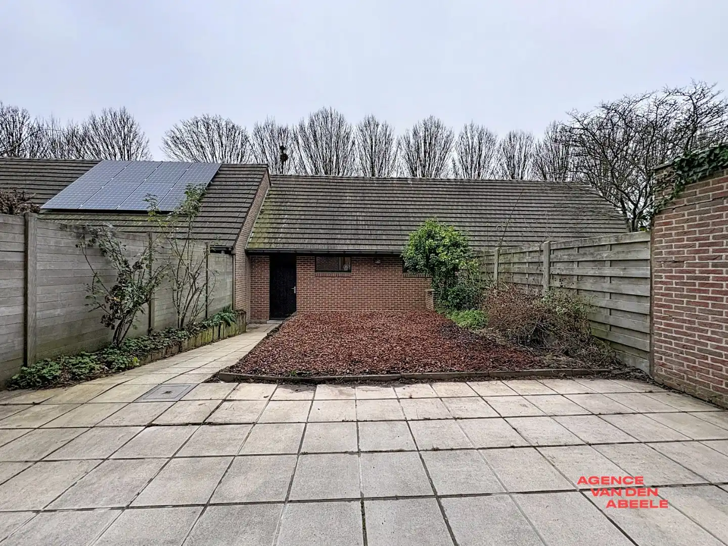 Gerenoveerd gelijkvloers appartement met tuin en garage foto 10