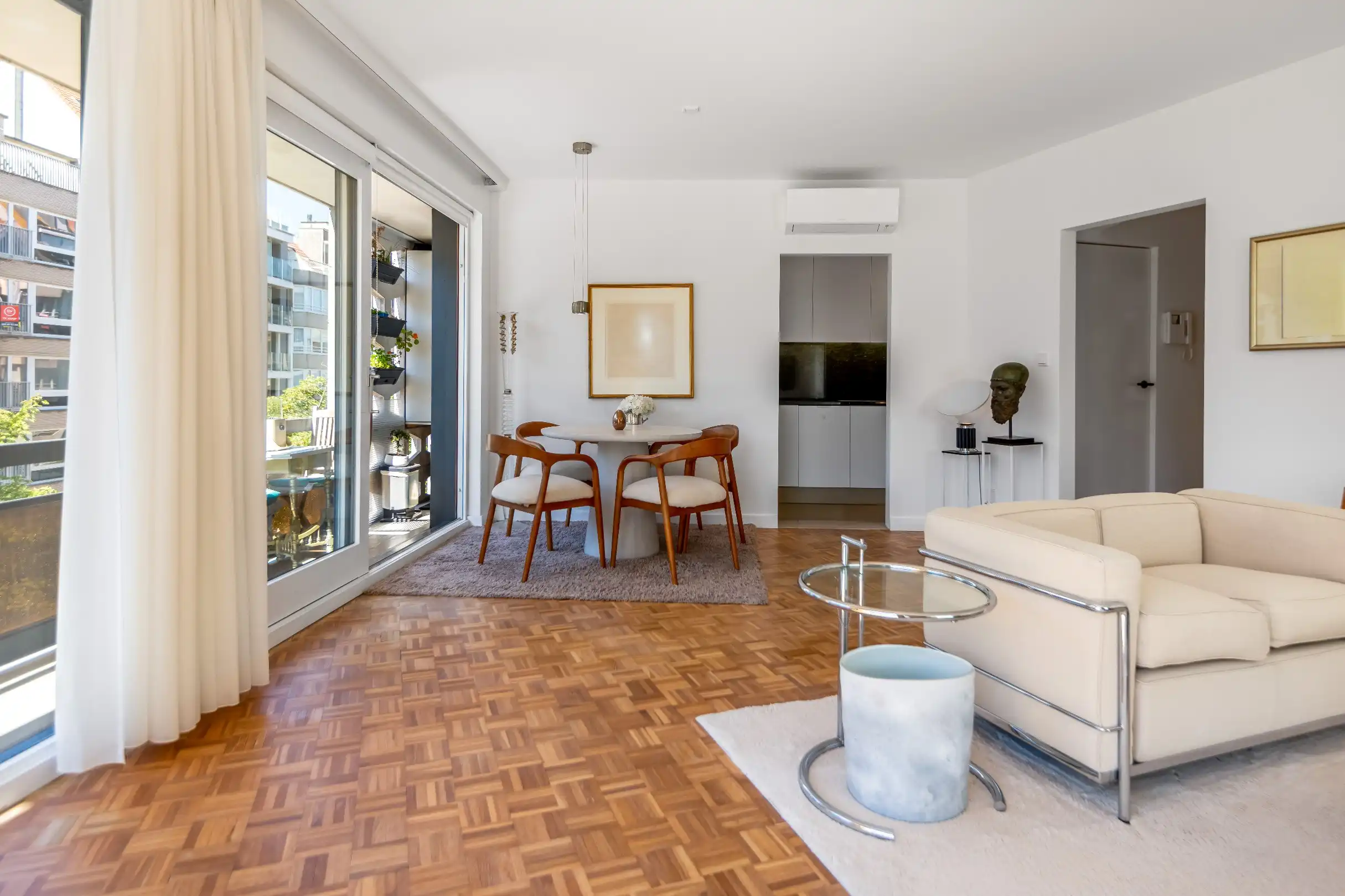  Zonnig hoekappartement op de hoek van de Lippenslaan en de Zoutelaan, met 2 slaapkamers. foto 5