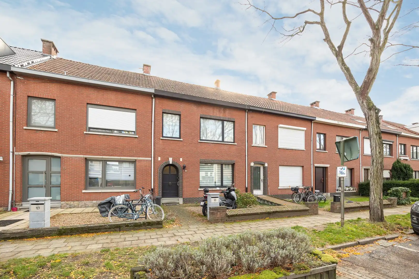 Hoofdfoto van de publicatie: WONING MET TUIN