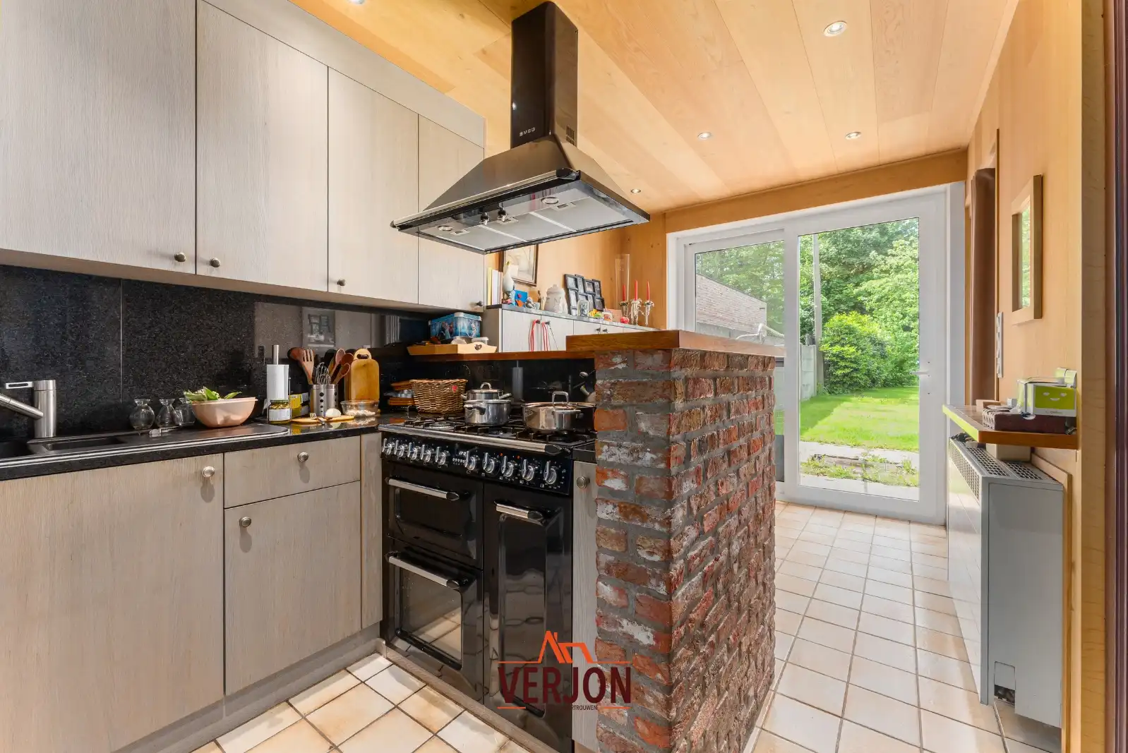 Te renoveren woning met enorm perceel van 2.251 m² in Emelgem! foto 9