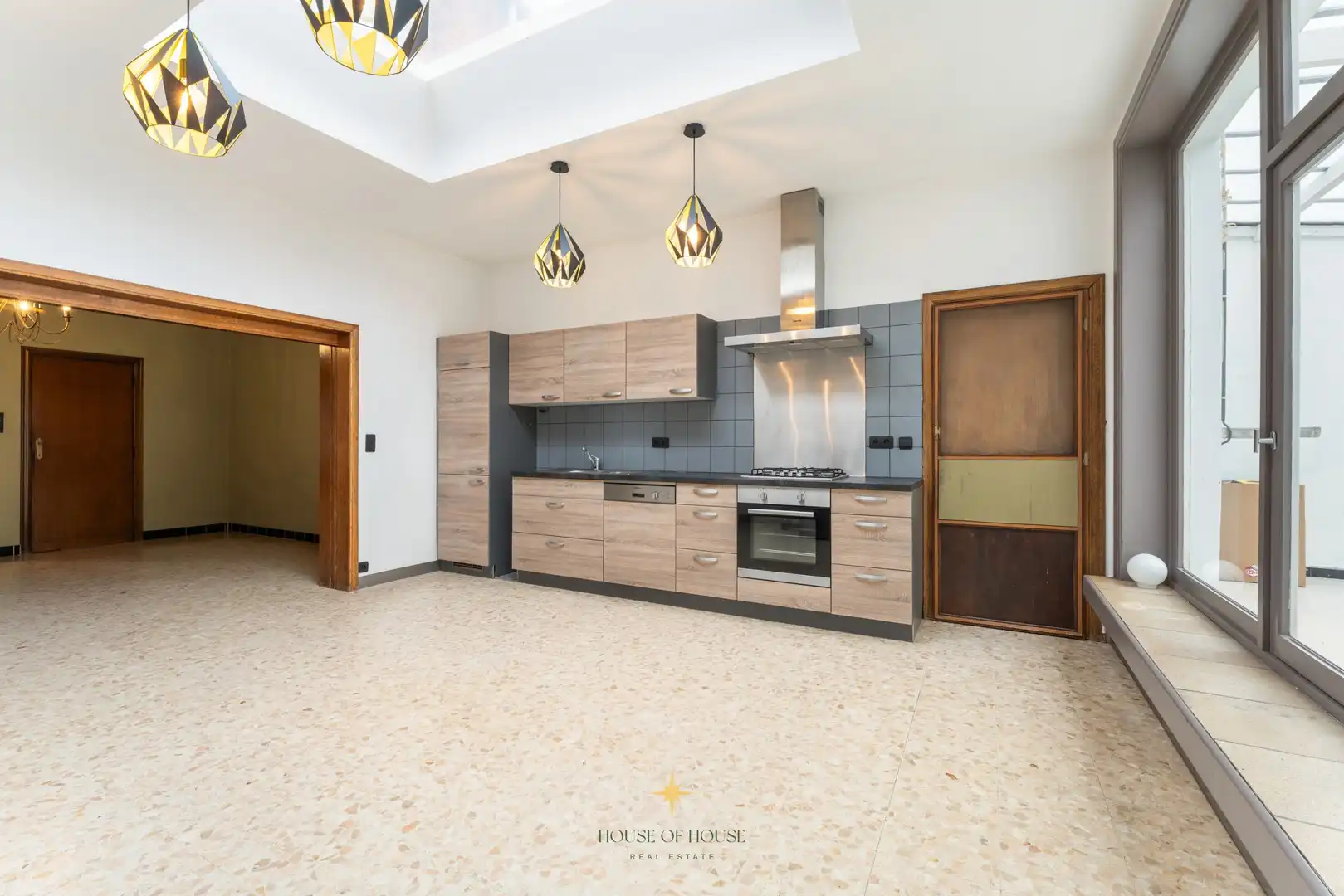 Ruime woning met garage én achterligggende loods foto 6