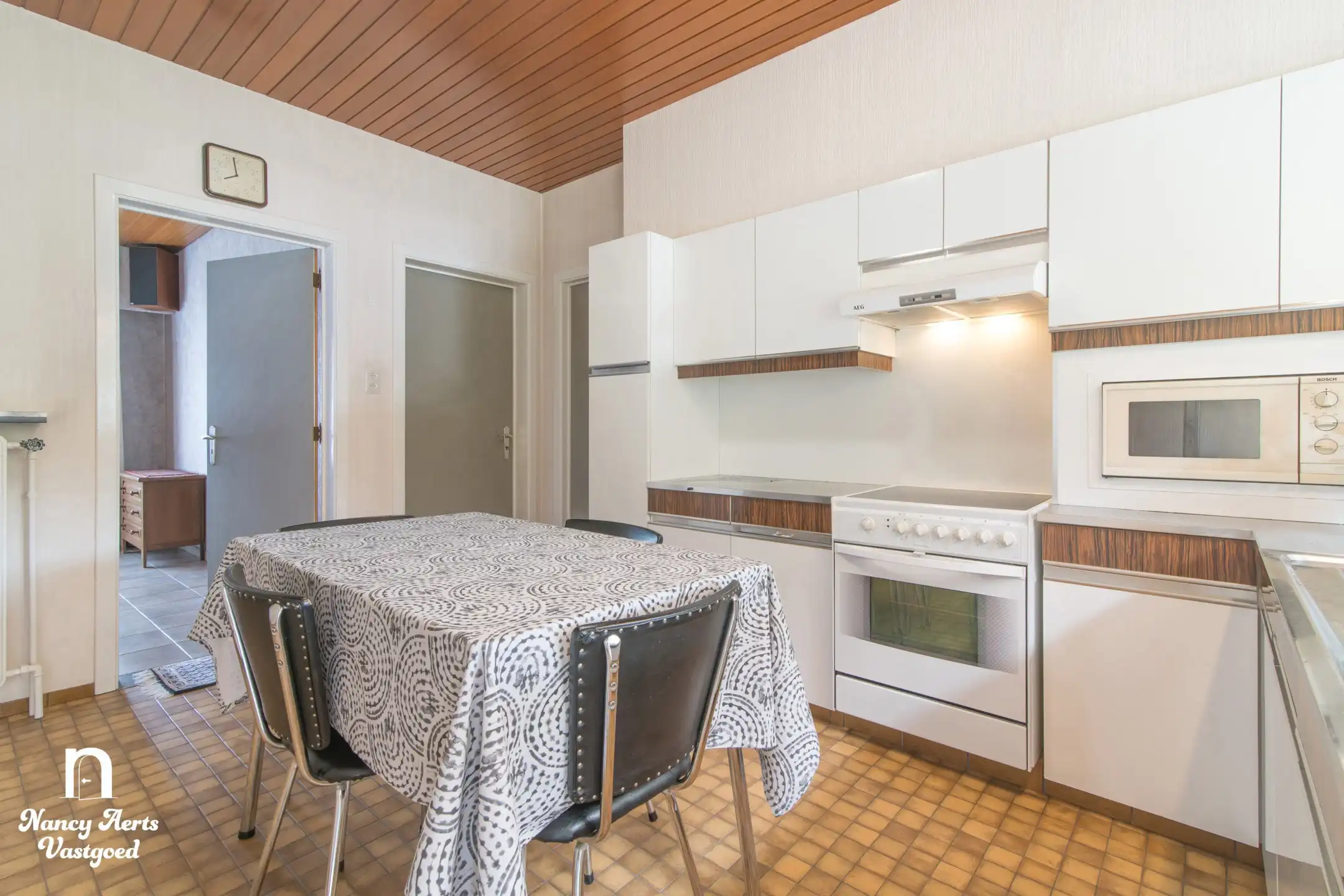 Uitstekend onderhouden split‑level woning in groene omgeving foto 12