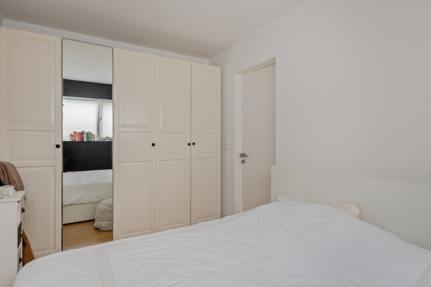 Instapklare woning met 4 slaapkamers, garage en tuin te Berchem! foto 13