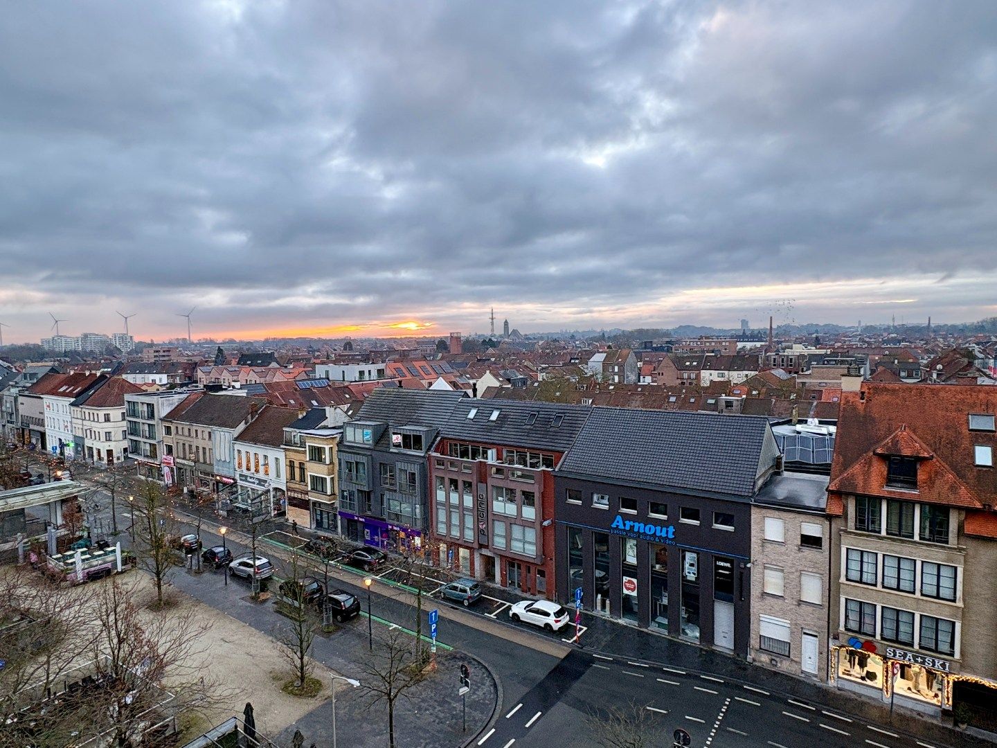 Uitzonderlijk twee slaapkamer appartement met zicht over Kortrijk. foto 8