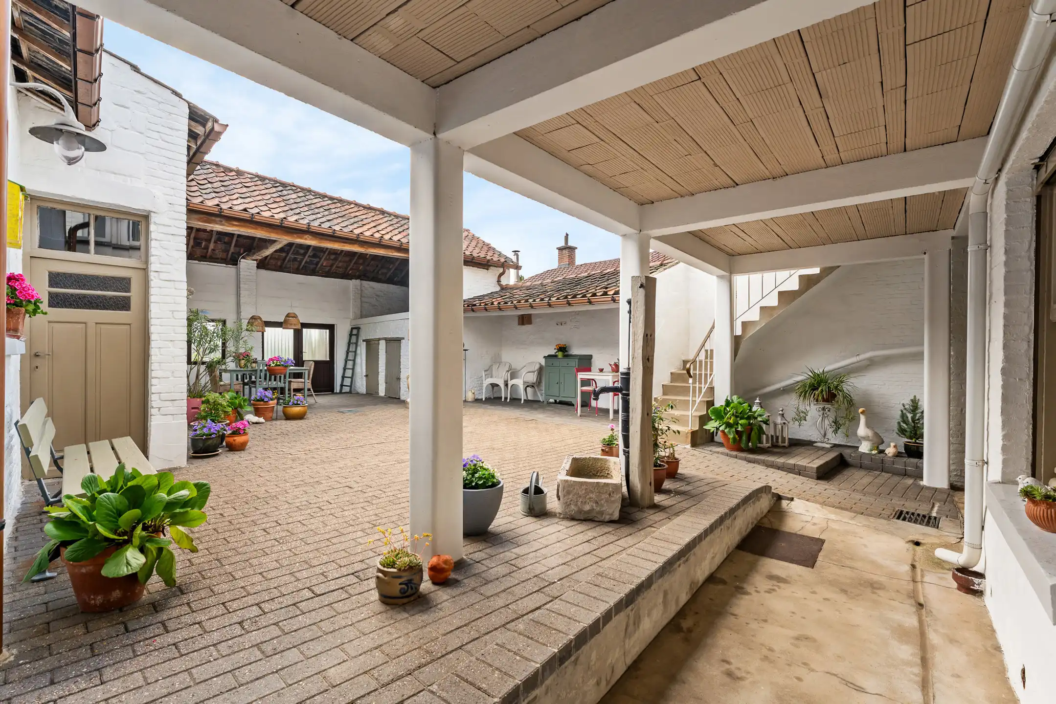 Karaktervolle woning met prachtige koer te Zussen foto 3