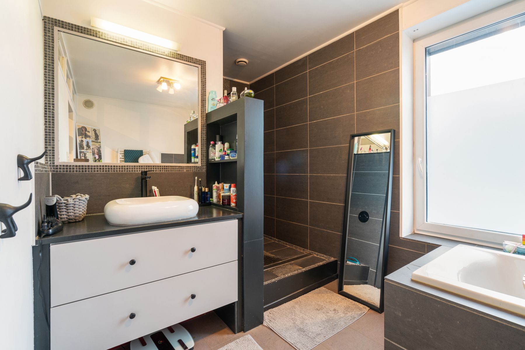 Instapklare woning met twee slaapkamers te Erembodegem! foto 9