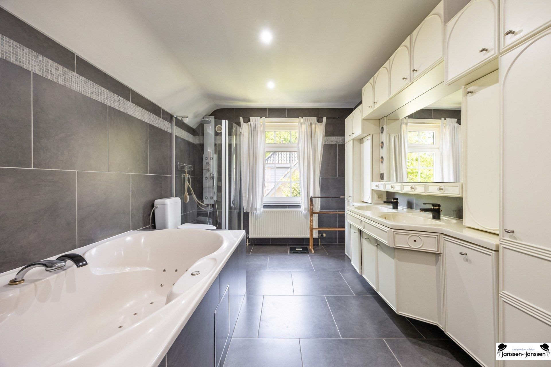 Exclusieve villa met zwembad en kantoorruimte foto 26