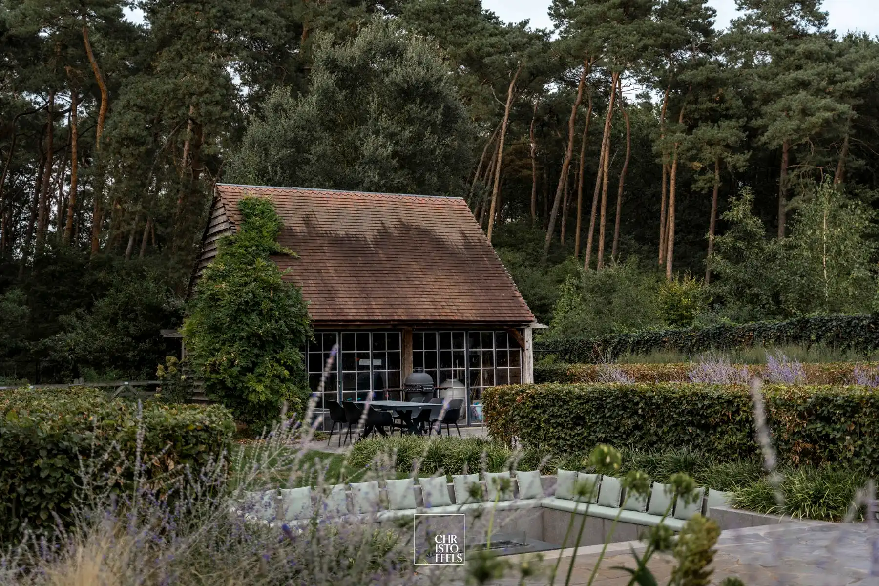 Exclusief landhuis met buitenzwembad op perceel van 2.787m² aan de bosrand. foto 17