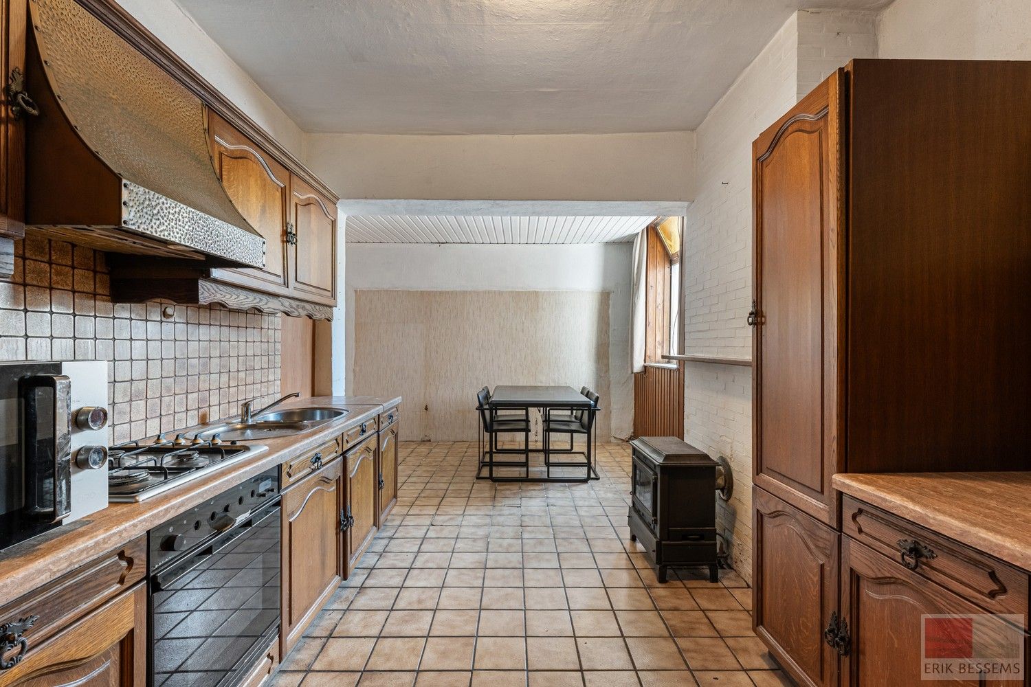 Charmante renovatiewoning met authentieke details en karaktervolle gevel. foto 11