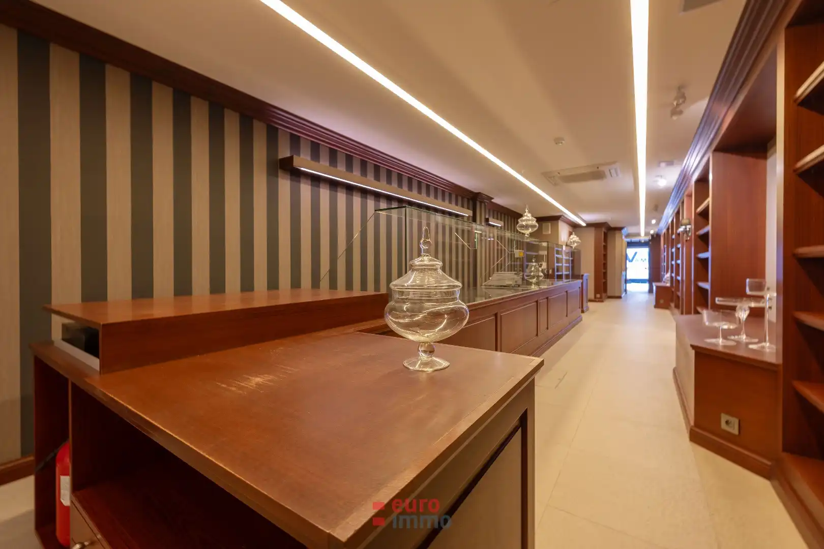 Volledig ingericht handelspand op triple A locatie! foto 7