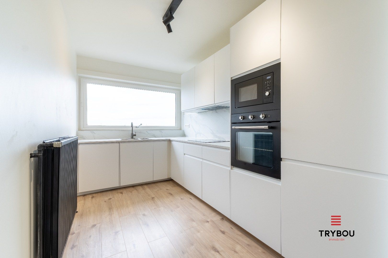 Volledig gerenoveerd 2-slaapkamerappartement te huur – rand centrum Ieper foto 7