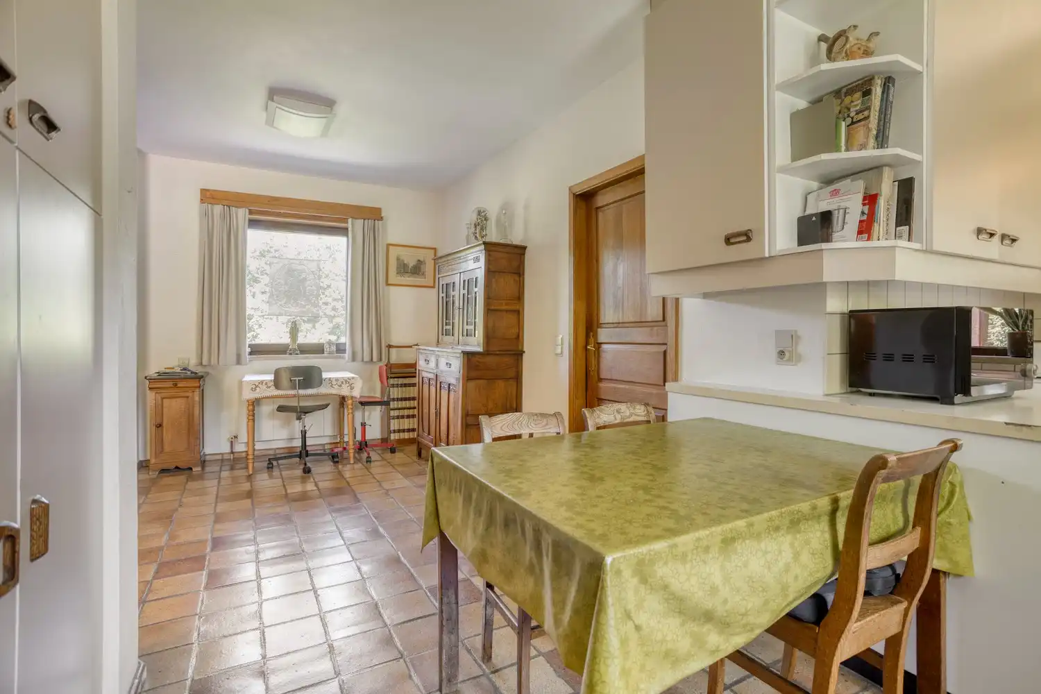 Prachtige, achterin gelegen villa op 22a15ca foto 16