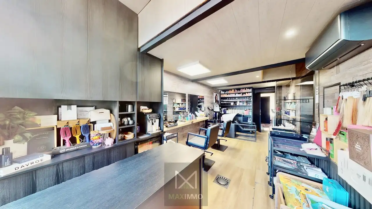 Gelijkvloerse bungalow met loods van 180 m² in het centrum van Marke foto 9