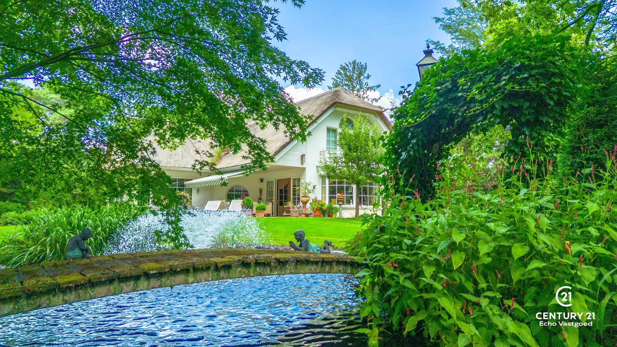 Karaktervol landhuis met prachtige tuin op ca 2202m² foto 5