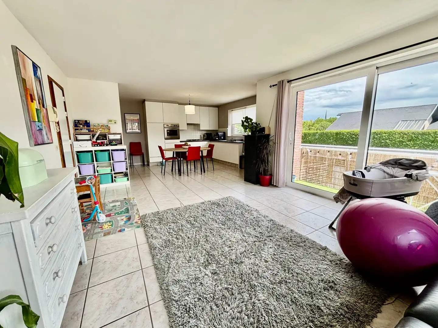 Lichtrijk hoekappartement met 2 slaapkamers, terras en garage te huur in Izegem foto 7